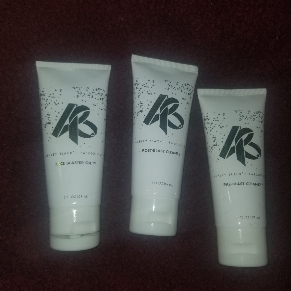 3 fascia Blaster and 3 tubes 1 used 1x